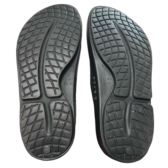 OOFOS Slide Sandals - Picture 9 of 10